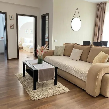Wanderlust Cream, For 4, Wifi And Free Parking Apartment Risnov