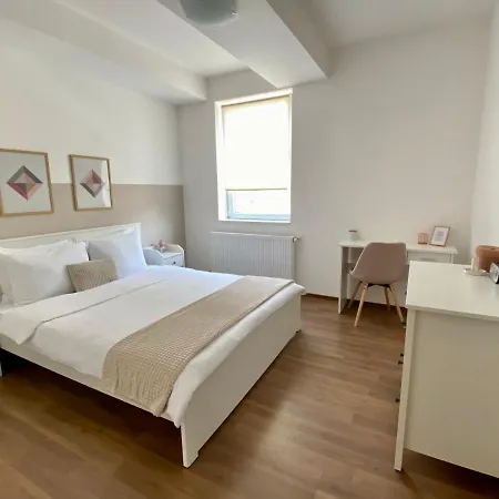 Apartment Wanderlust Cream, For 4, Wifi And Free Parking