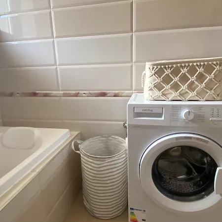 Apartment Wanderlust Cream, For 4, Wifi And Free Parking