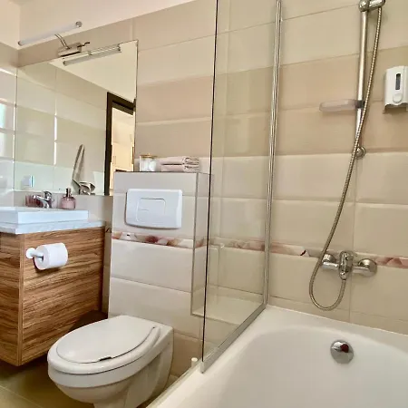 Wanderlust Cream, For 4, Wifi And Free Parking *