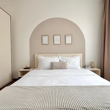 Wanderlust Cream, For 4, Wifi And Free Parking Apartment Risnov