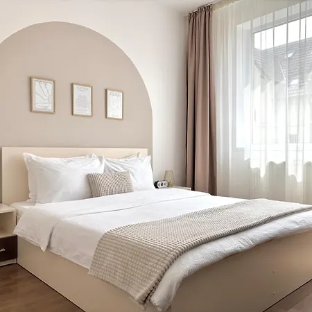 Wanderlust Cream, For 4, Wifi And Free Parking Apartment