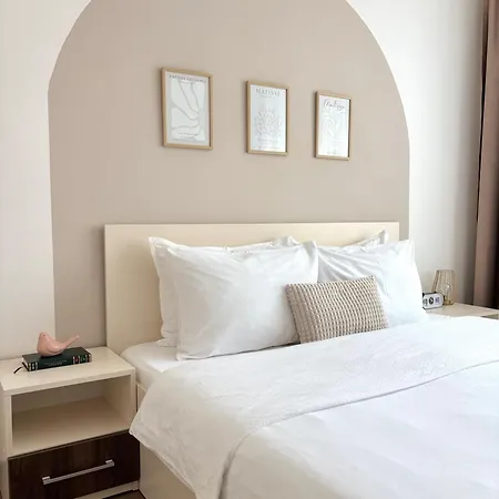 Apartment Wanderlust Cream, For 4, Wifi And Free Parking *
