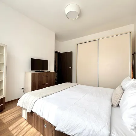 Apartment Wanderlust Cream, For 4, Wifi And Free Parking Risnov