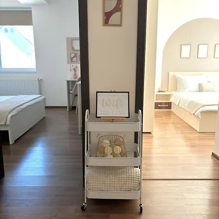 Apartment Wanderlust Cream, For 4, Wifi And Free Parking