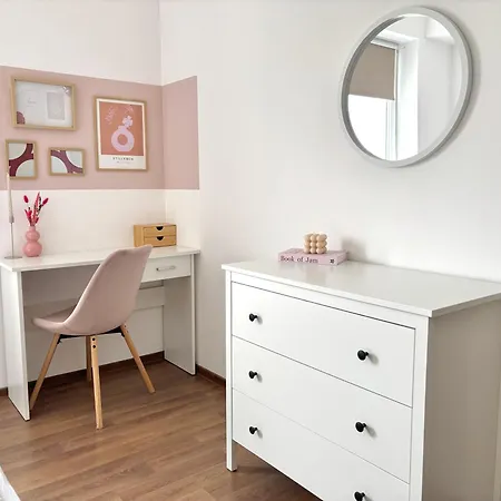 Apartment Wanderlust Cream, For 4, Wifi And Free Parking Risnov