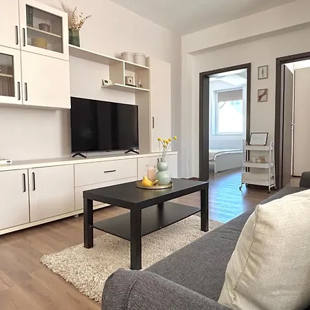 Apartment Wanderlust Cream, For 4, Wifi And Free Parking Risnov