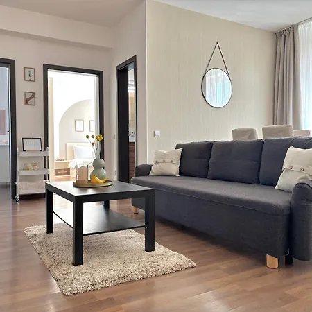 Wanderlust Cream, For 4, Wifi And Free Parking Apartment